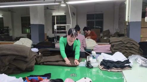 Usine de fabrication de tricots à col cachemira, entreprise de pulls jacquard personnalisés sur mesure