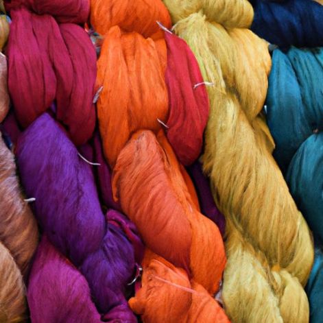 Gökkuşağı renkli sari ipeğinden yapılan iplik renkleri ve yeniden satışa uygun elyaf mağazaları için ideal renkli turlar çok