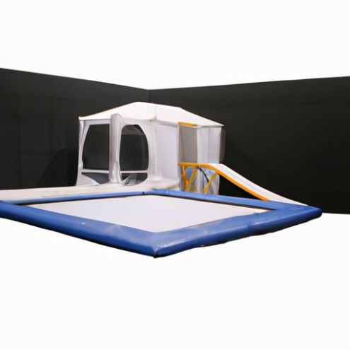 Ejercicio White Adults Indoor jet d'eau en bois 16Ft avec toit Vente Trampoline Met Glijbaan Kinderen Indoor Playground Equipment 18 Ft Para